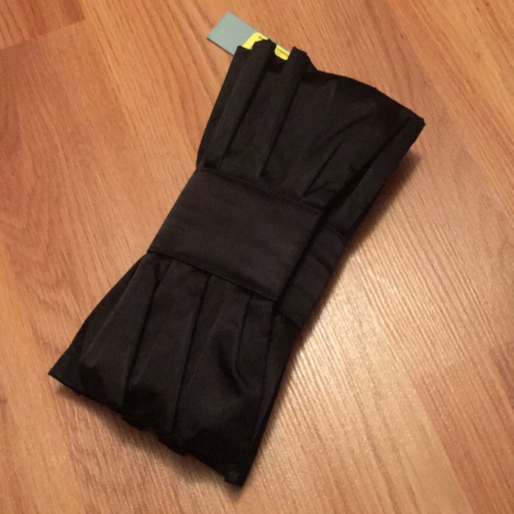 Never used Black clutch